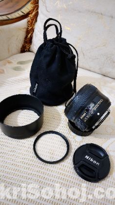 Nikon 50mm 1.8G Prime leans with Caps, Hood. filter